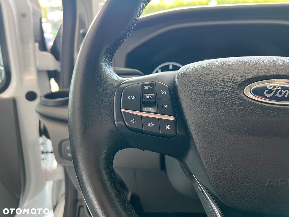 Ford Custom - 25