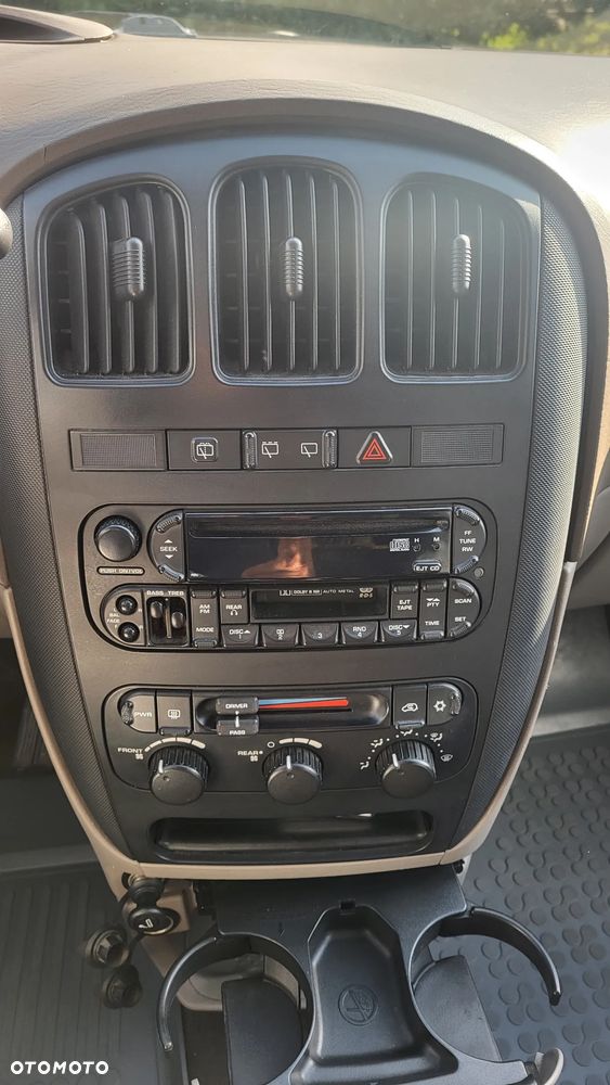 Dodge Grand Caravan 3.3 SE - 14