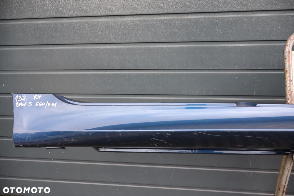 PRÓG NAKŁADKA LISTWA PROGOWA PRAWA BMW 5 E60 E61 M-PAKIET M5 51777896838 7896838 2003 - 4