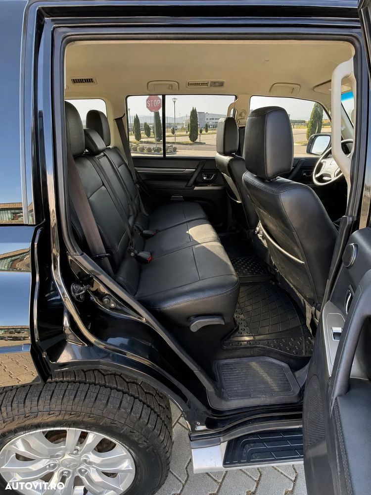 Mitsubishi Pajero - 12