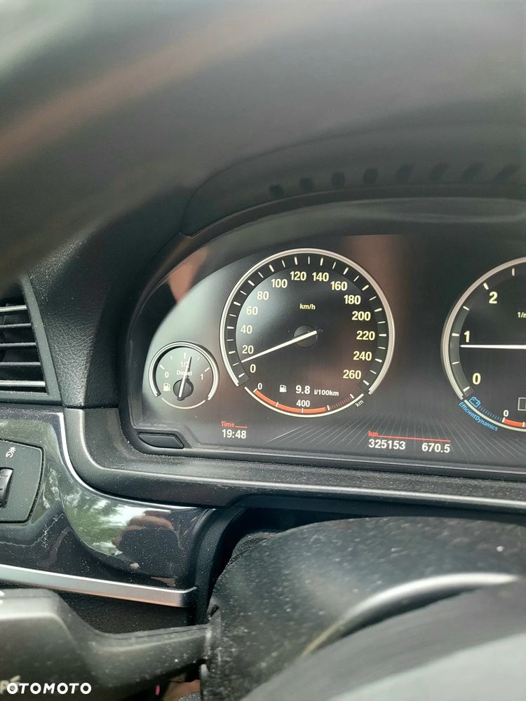 BMW Seria 5 525d xDrive - 10