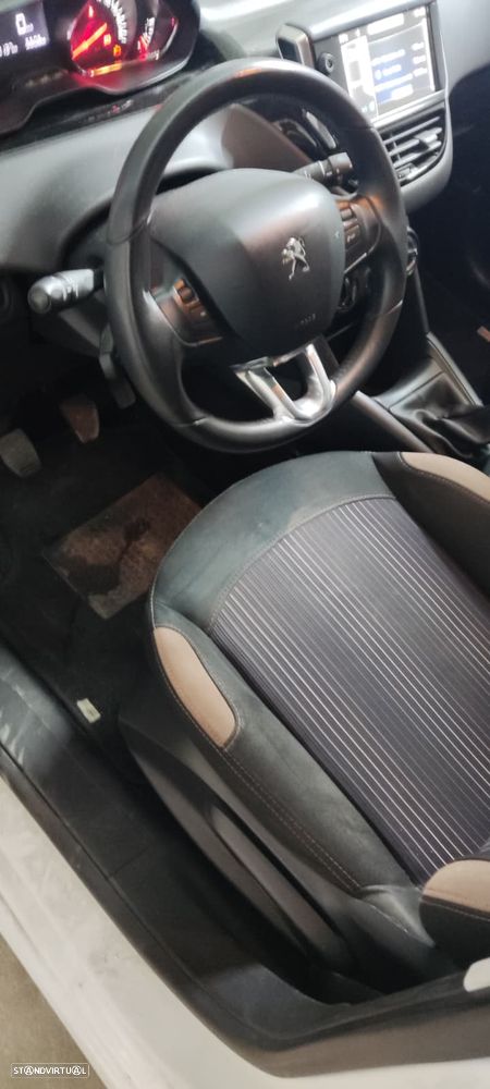 Peugeot 208 PureTech 82 Allure - 23