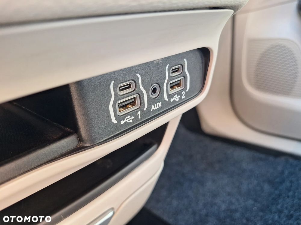 Chrysler Pacifica - 31