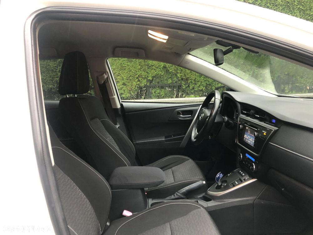 Toyota Auris - 16