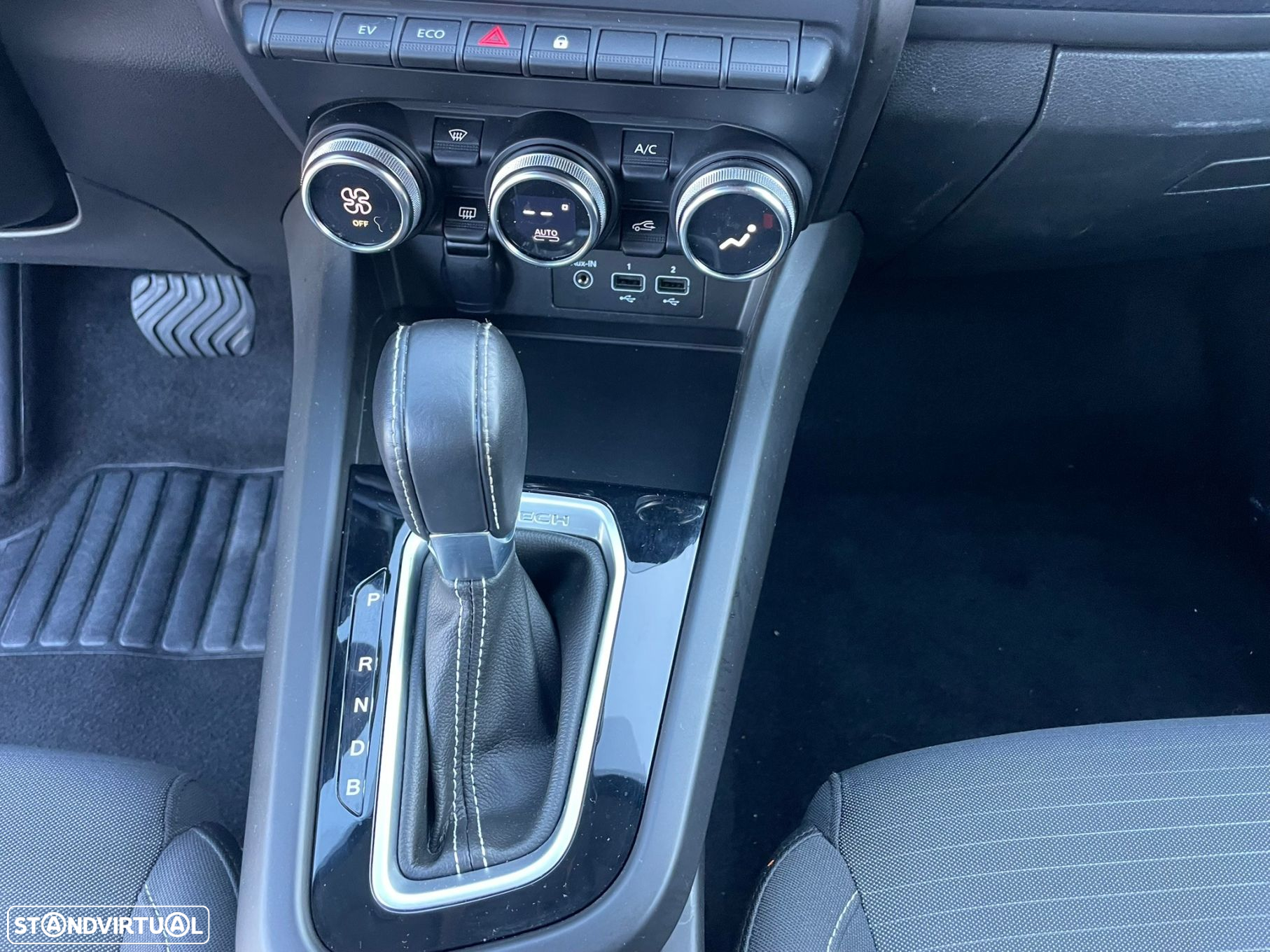 Renault Arkana 1.6 E-Tech Business - 32