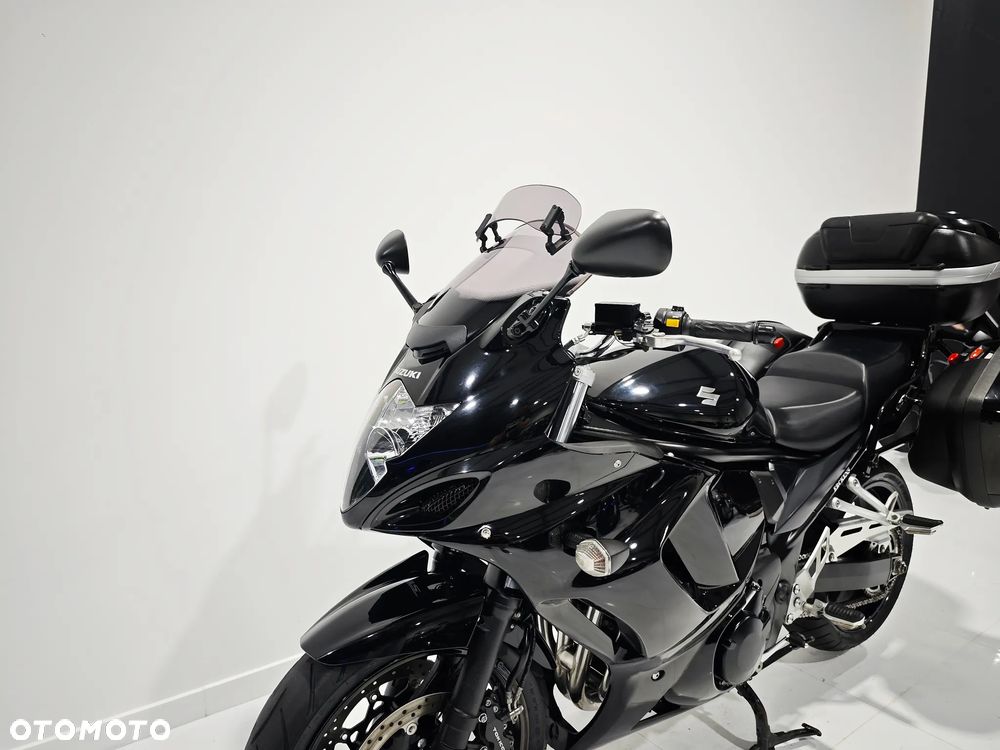 Suzuki GSX - 12