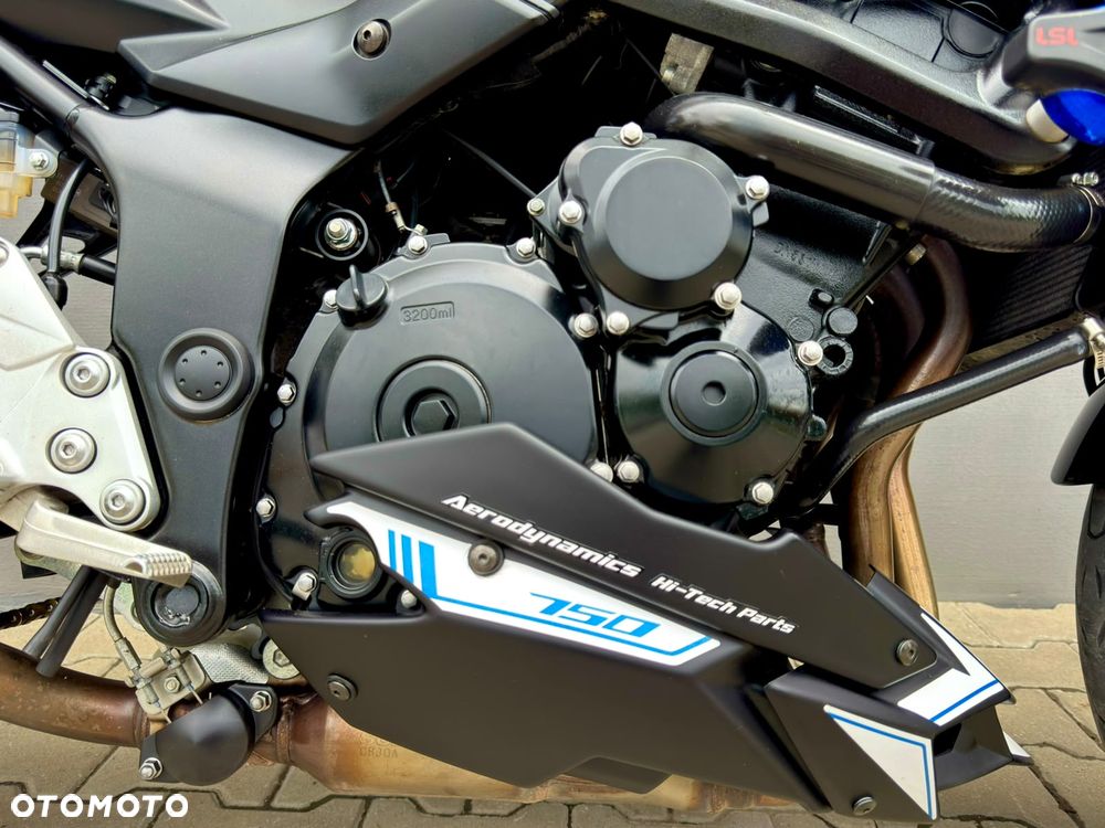 Suzuki GSR - 10
