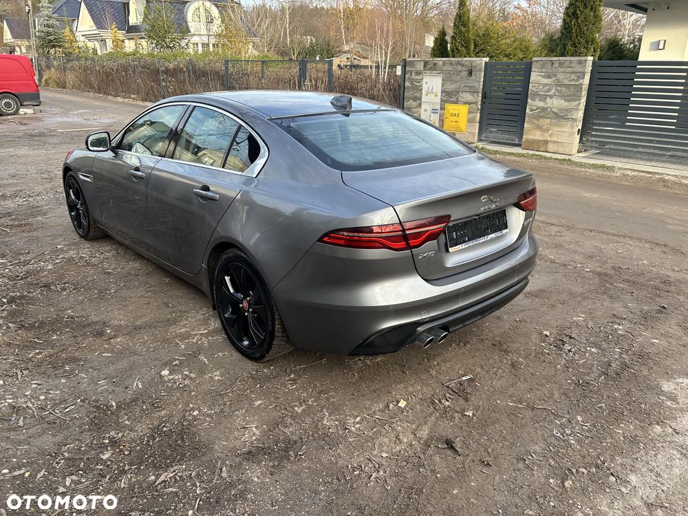 Jaguar XE 20d Prestige - 8