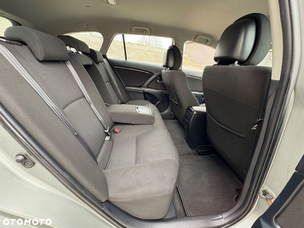 Toyota Avensis 1.8 Sol NAVI - 10