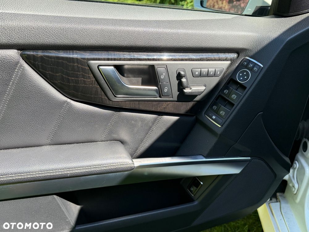 Mercedes-Benz GLK 350 4-Matic - 12