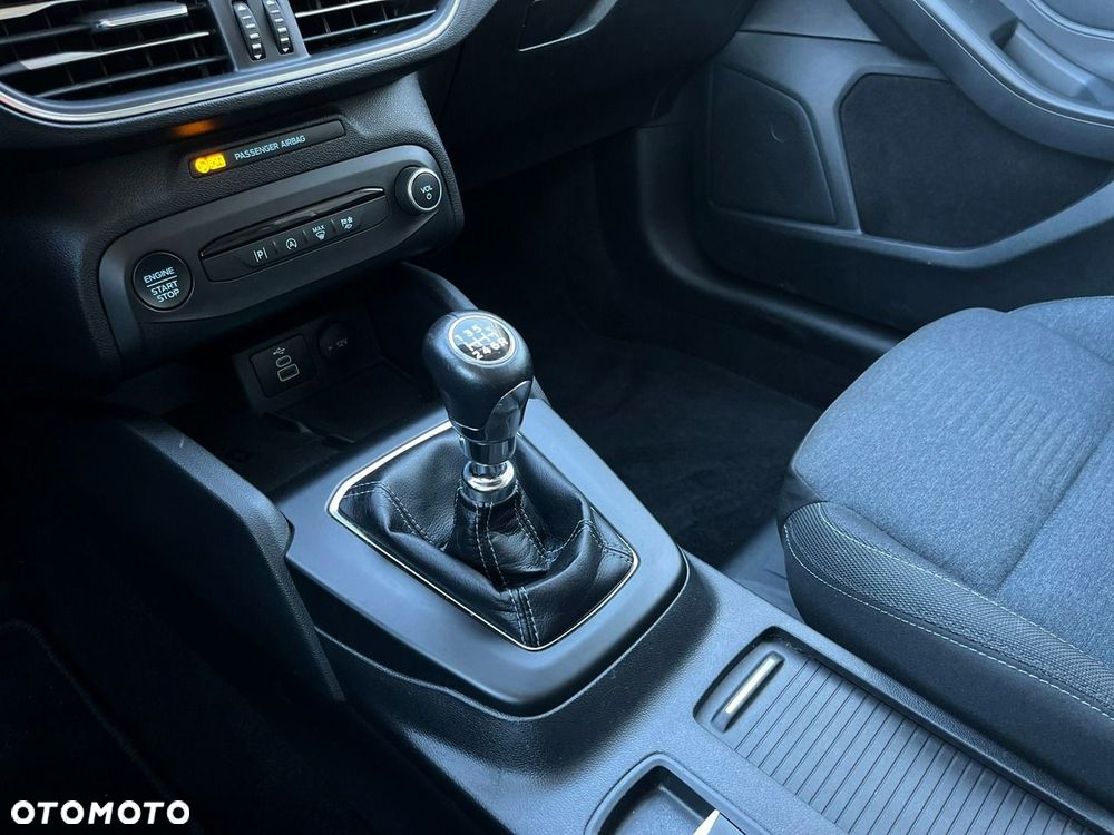Ford Focus 1.0 EcoBoost Hybrid ACTIVE X - 32