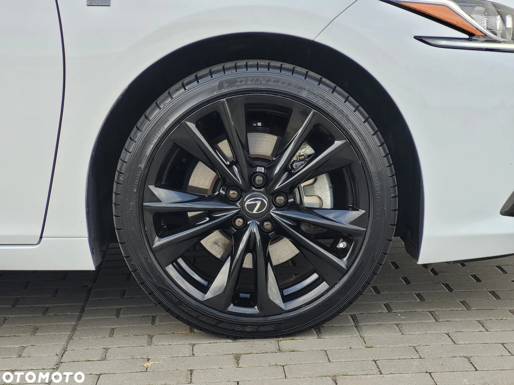 Lexus ES 300h F Sport Design - 21