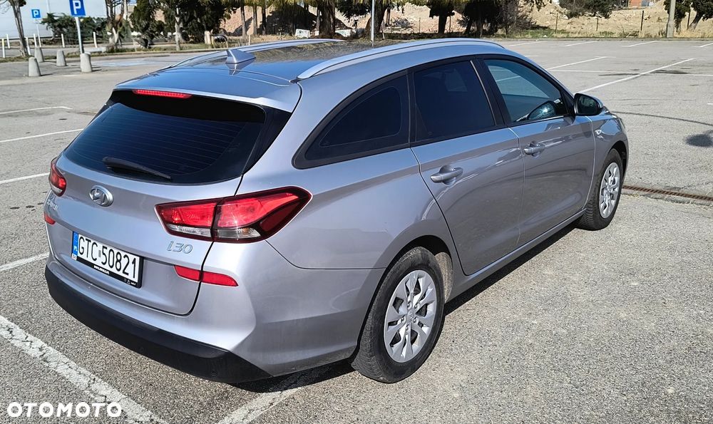 Hyundai i30 1.6 D Classic + - 23