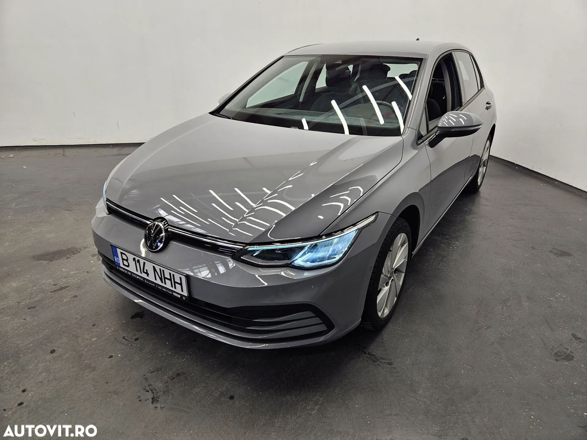 Volkswagen Golf - 1