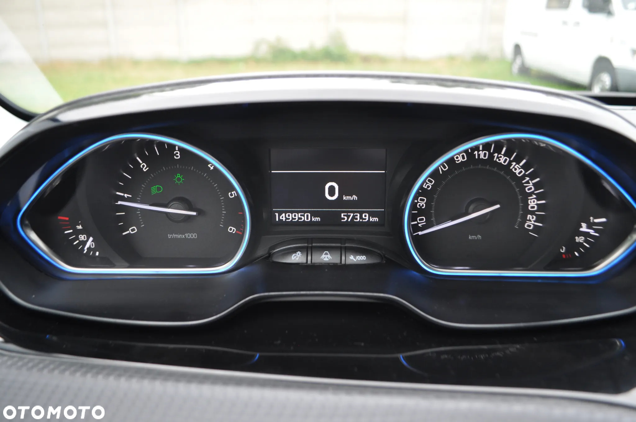 Peugeot 2008 1.6 BlueHDi Allure S&S - 30