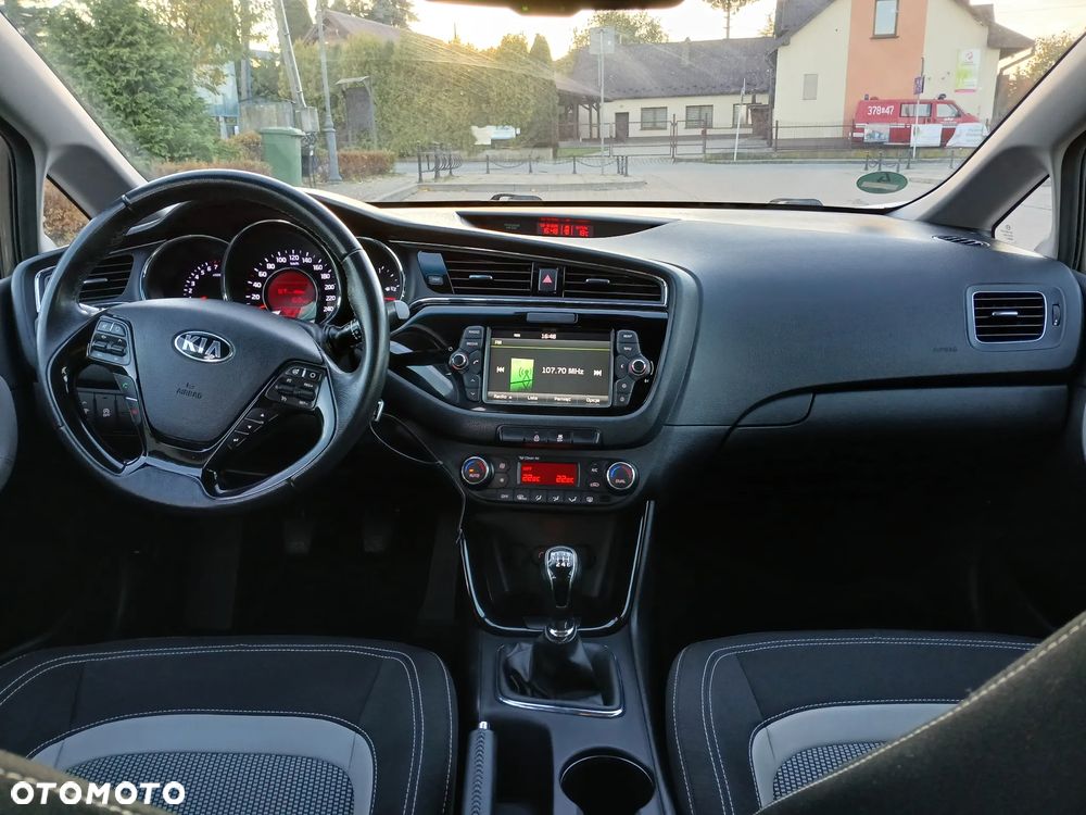 Kia Ceed 1.6 GDI Dream Team Edition - 11