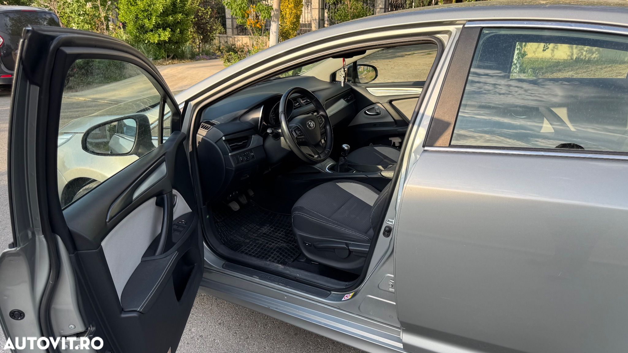 Toyota Avensis 2.0 D-4D Executive - 7