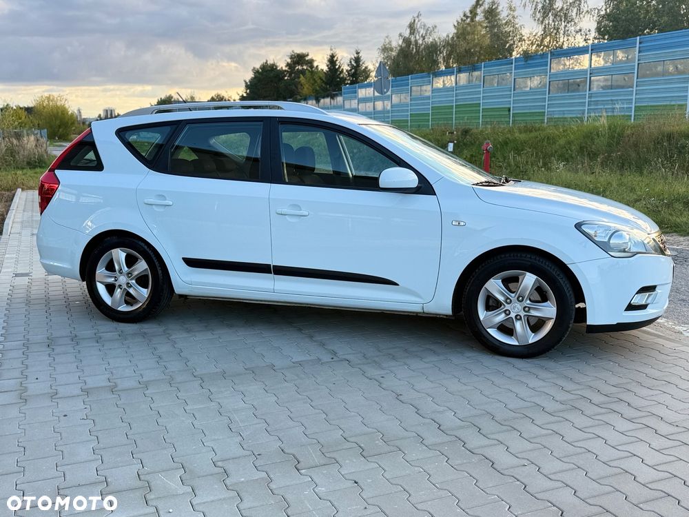Kia Ceed - 13