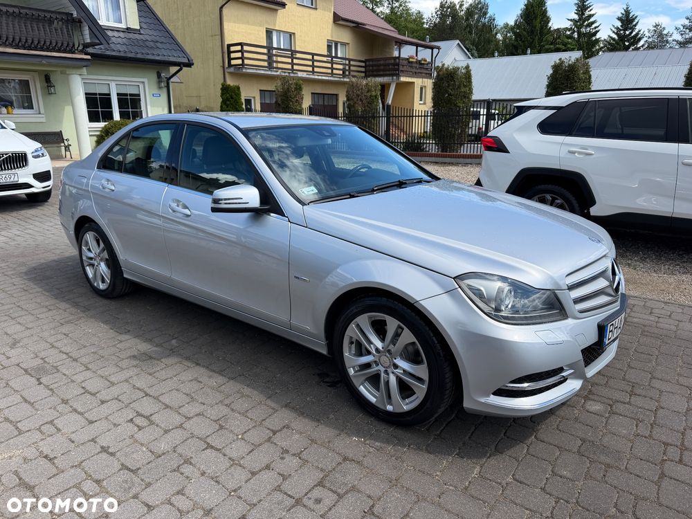 Mercedes-Benz Klasa C 180 CGI BlueEff Avantgarde - 32