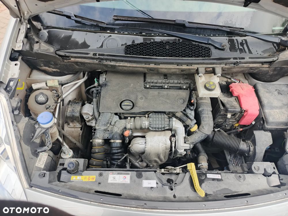 Volkswagen Golf 1.6 TDI DPF BlueMotion Technology MATCH - 14