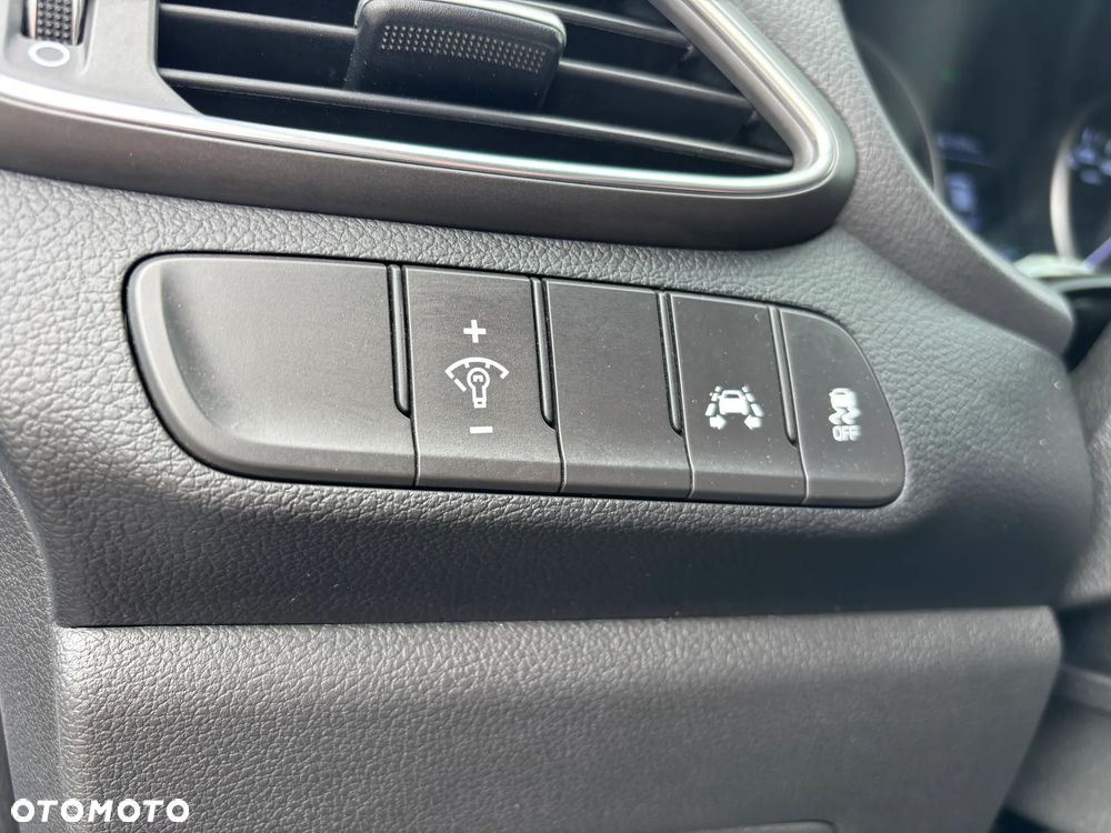 Hyundai i30 blue Kombi 1.6 CRDi Passion - 30