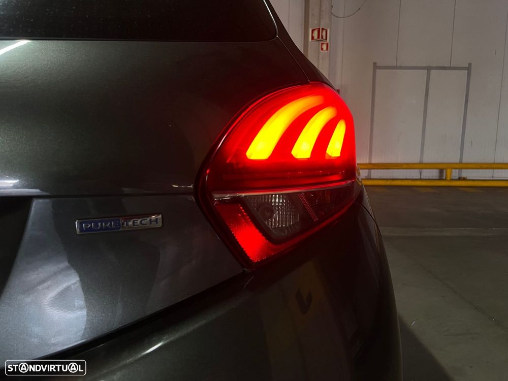 Peugeot 208 1.2 PureTech Style - 27