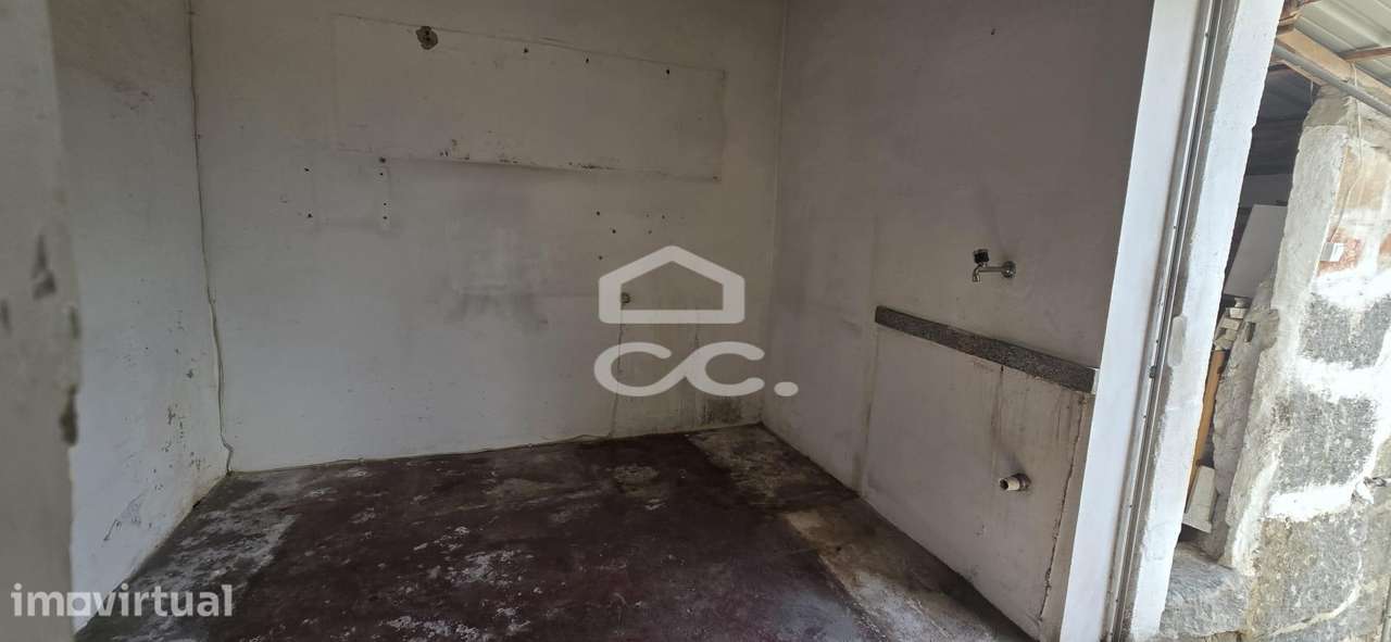 Moradia para Renovar em Selho, Guimarães - Grande imagem: 4/12