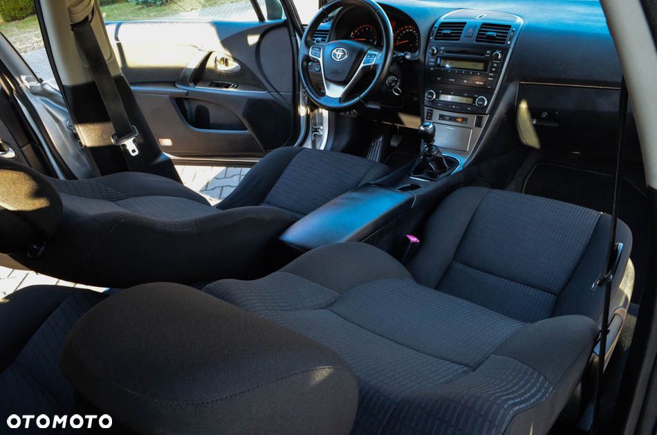 Toyota Avensis 1.8 Comfort - 37