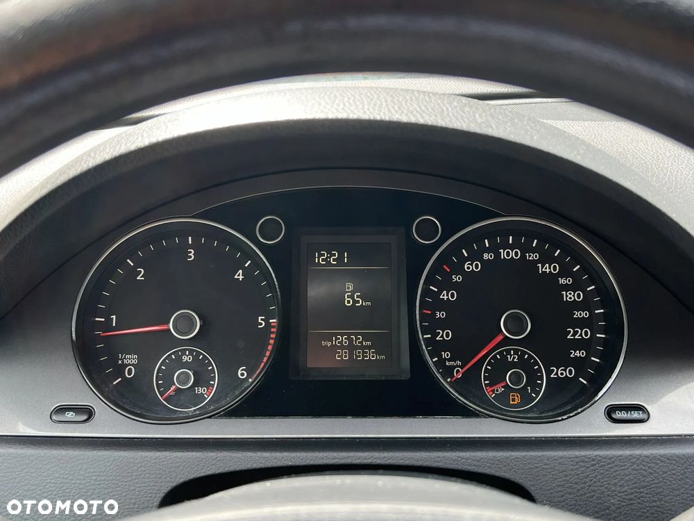 Volkswagen Passat 2.0 TDI DPF Trendline - 13