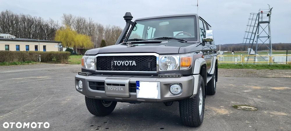 Toyota Land Cruiser - 1