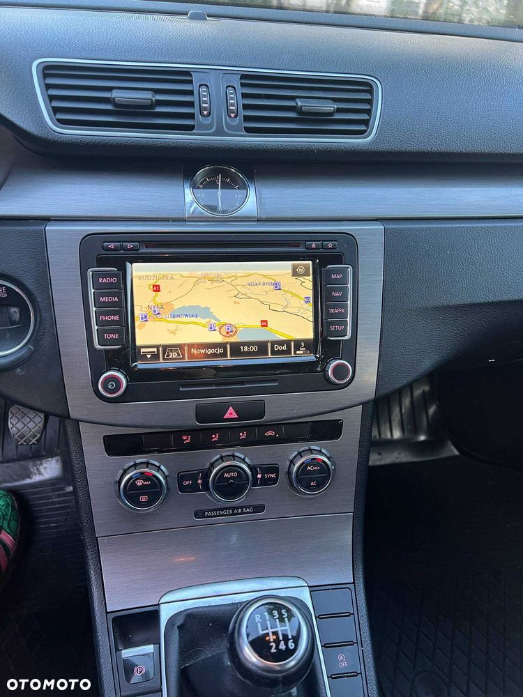 Volkswagen Passat - 8
