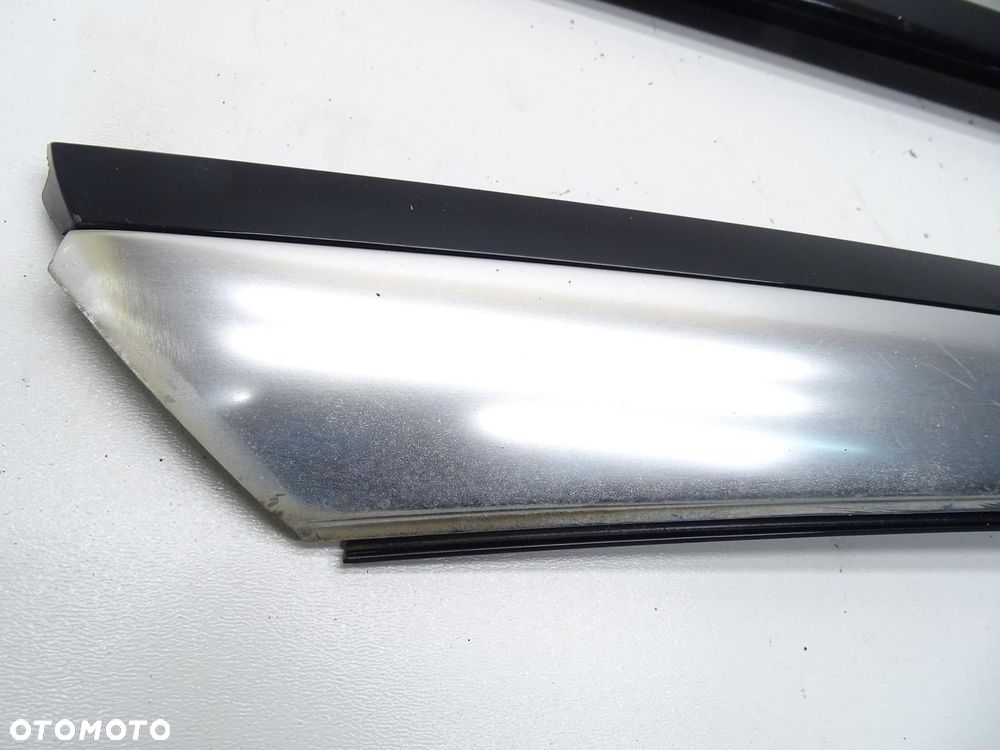 LISTWA PIONOWA SZYBY PRZEDNIEJ PRAWA LEWA 8F0853266D AUDI A5 8T CABRIO - 2