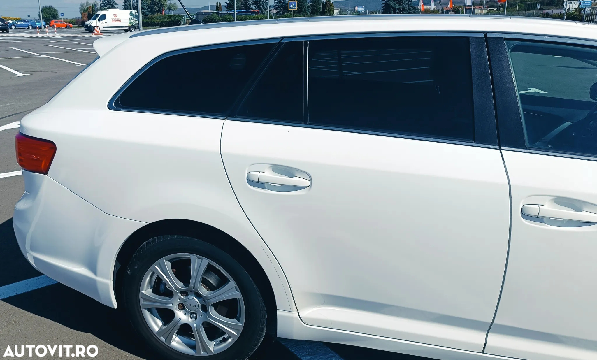 Toyota Avensis - 12