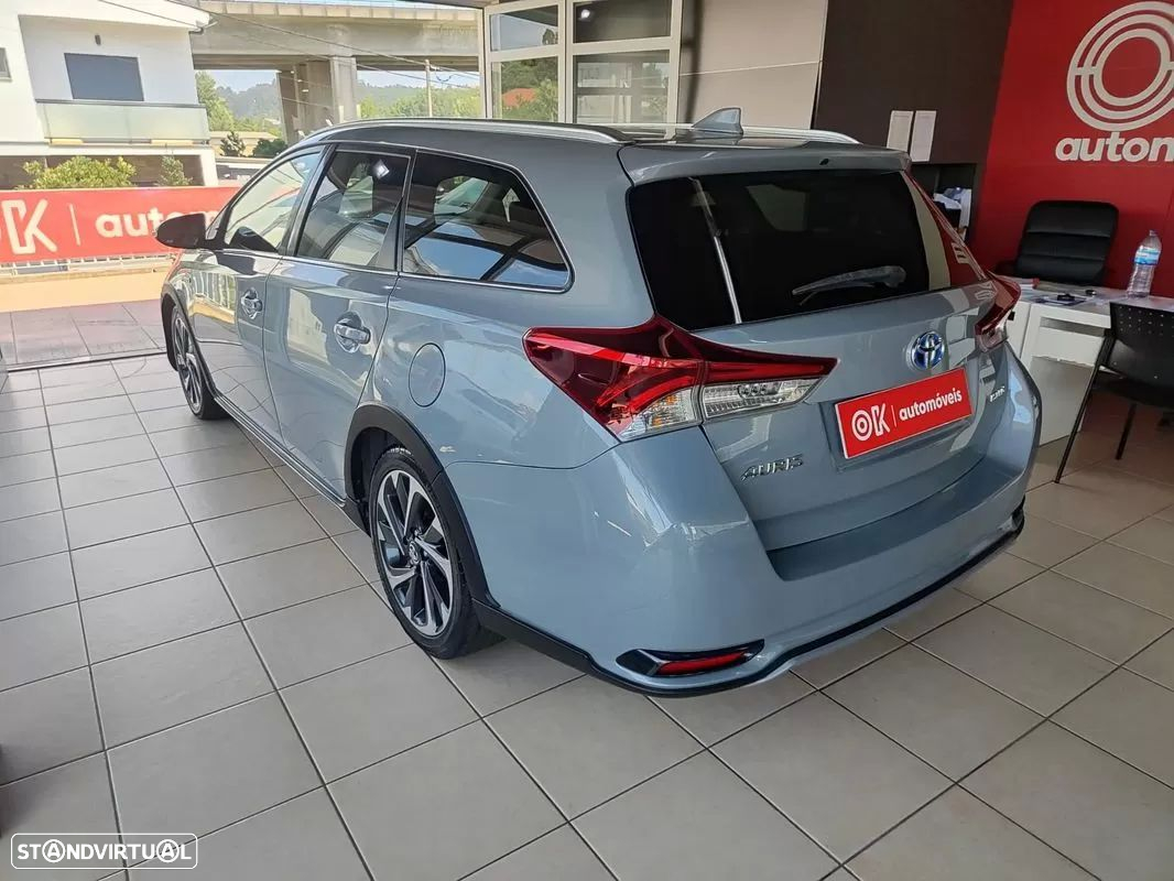 Toyota Auris Touring Sports 1.8 HSD Comfort+P.Sport - 7