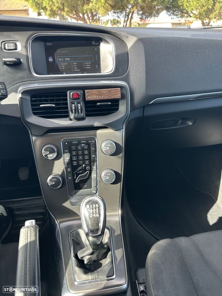 Volvo V40 D2 Momentum - 7