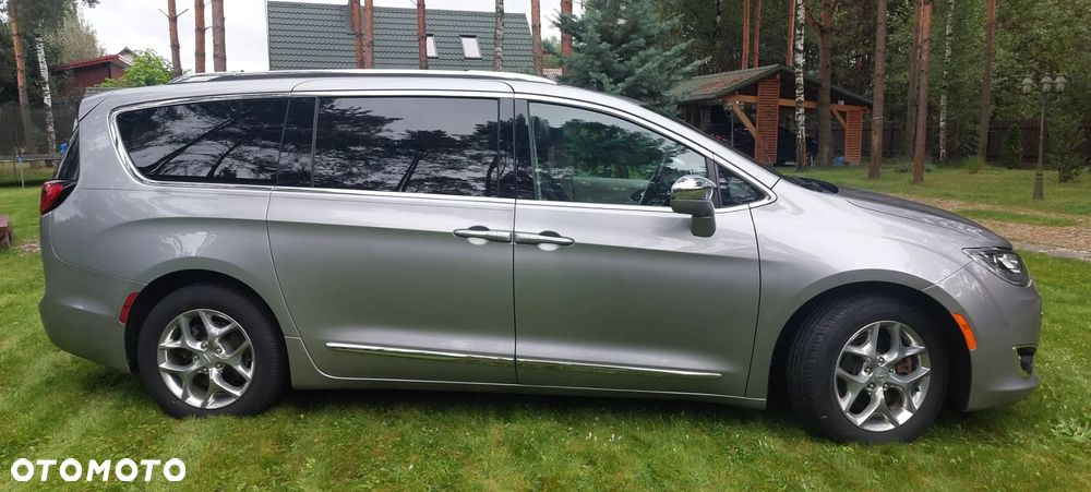 Chrysler Pacifica - 17