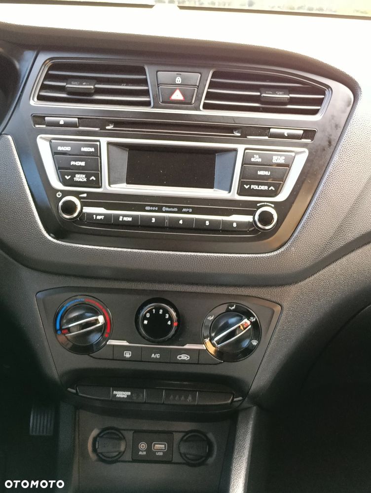 Hyundai i20 1.2 Passion - 11
