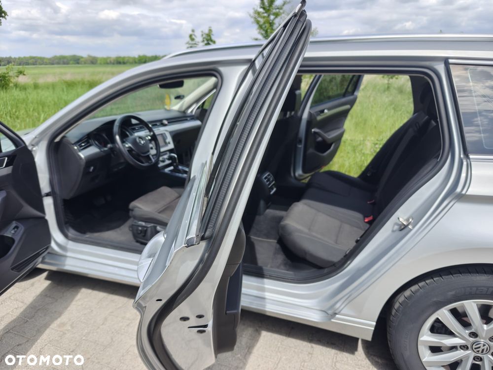 Volkswagen Passat - 11