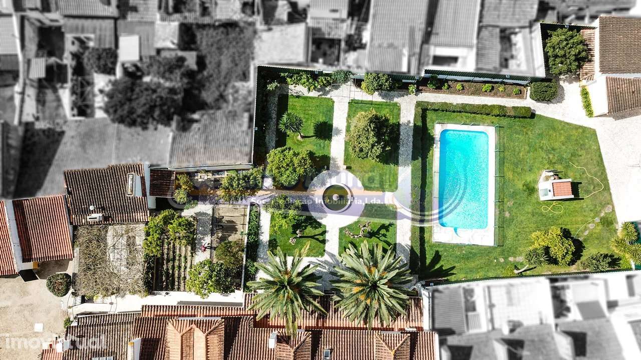 Moradia de 11 assoalhadas situada no centro de Benavente (B570) - Grande imagem: 2/51