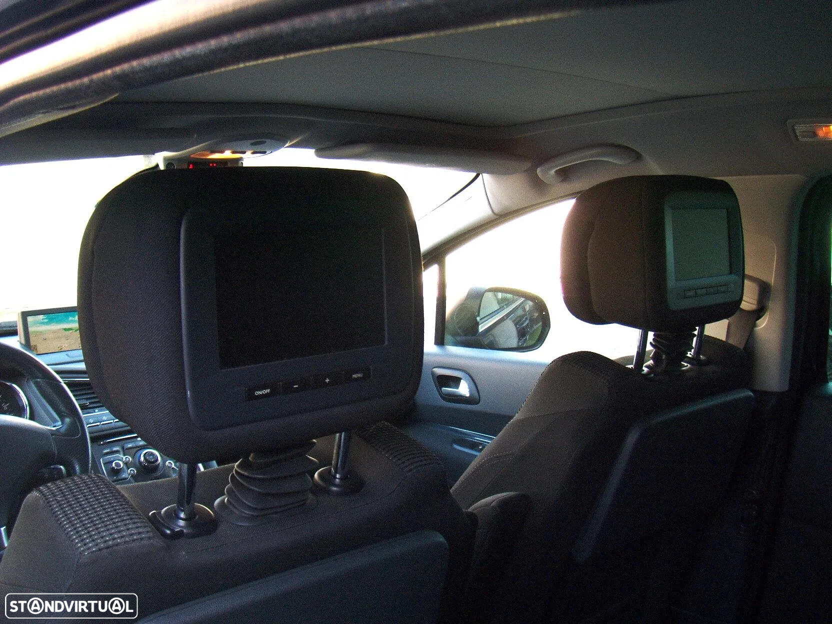 Peugeot 5008 1.6 HDi Executive JLL17 - 23