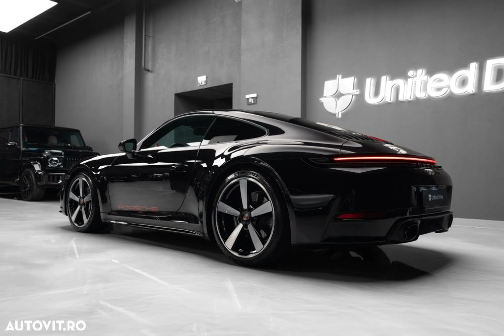 Porsche 992 - 8