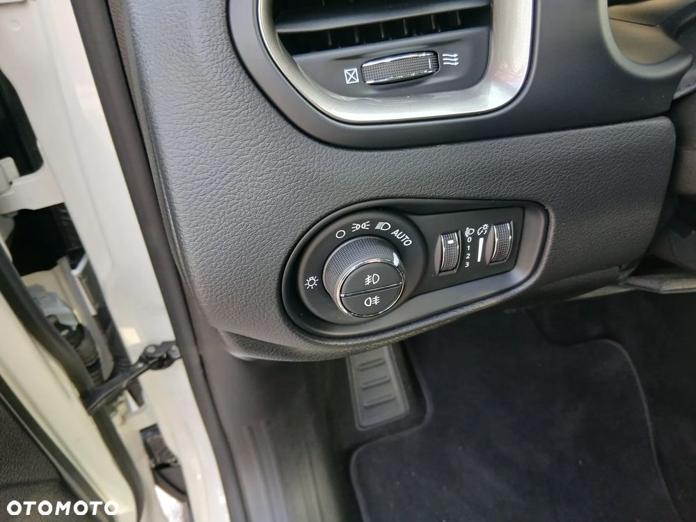 Jeep Renegade 1.5 T4 mHEV Altitude FWD S&S DCT - 19