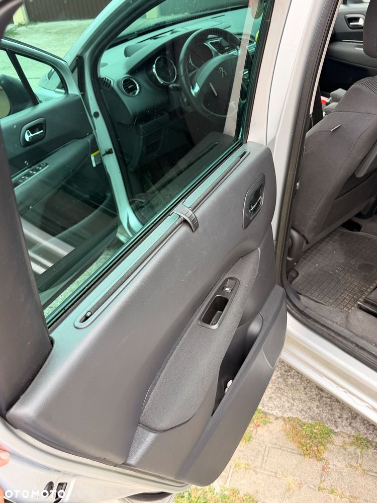 Peugeot 5008 1.6 HDi Premium - 16