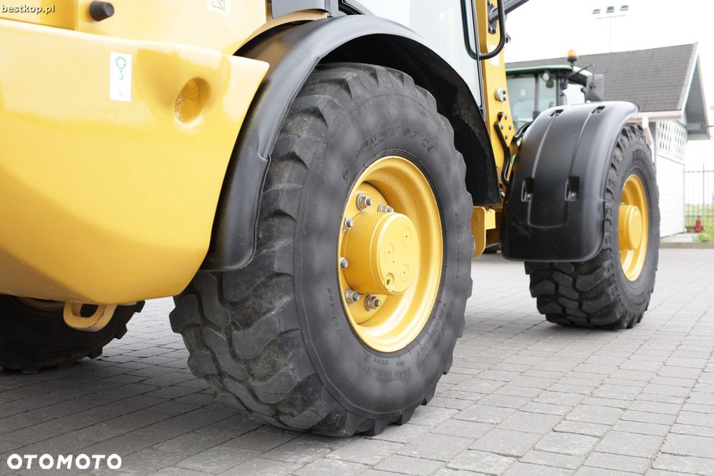 Caterpillar CAT 906M - 27
