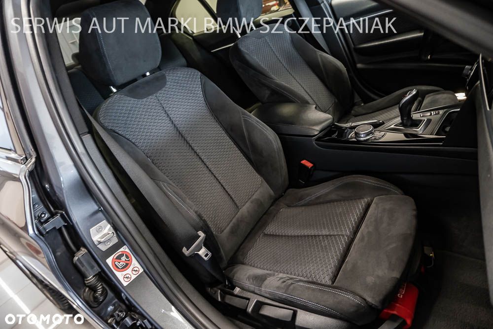 BMW Seria 3 330i M Sport - 31