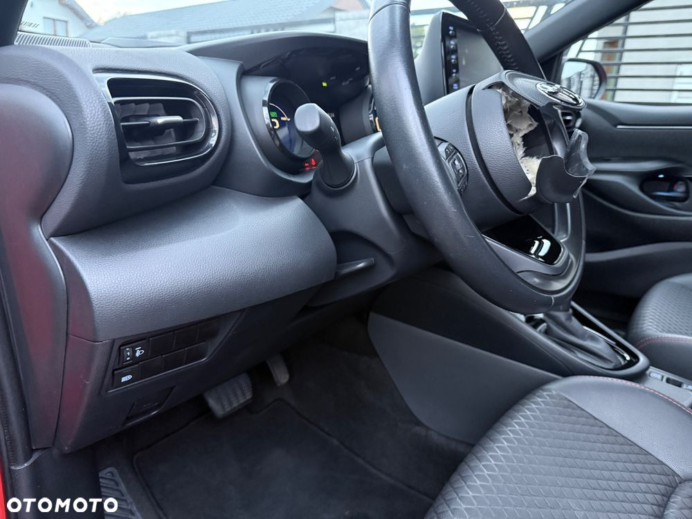 Toyota Yaris Hybrid 100 Premium - 28