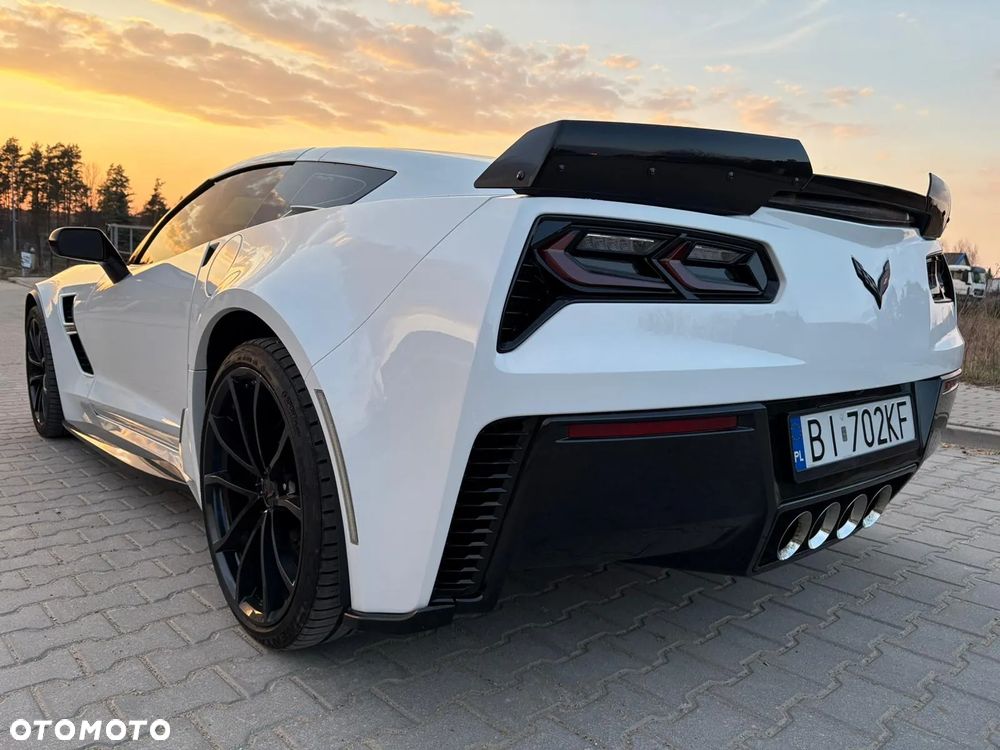 Chevrolet Corvette - 12
