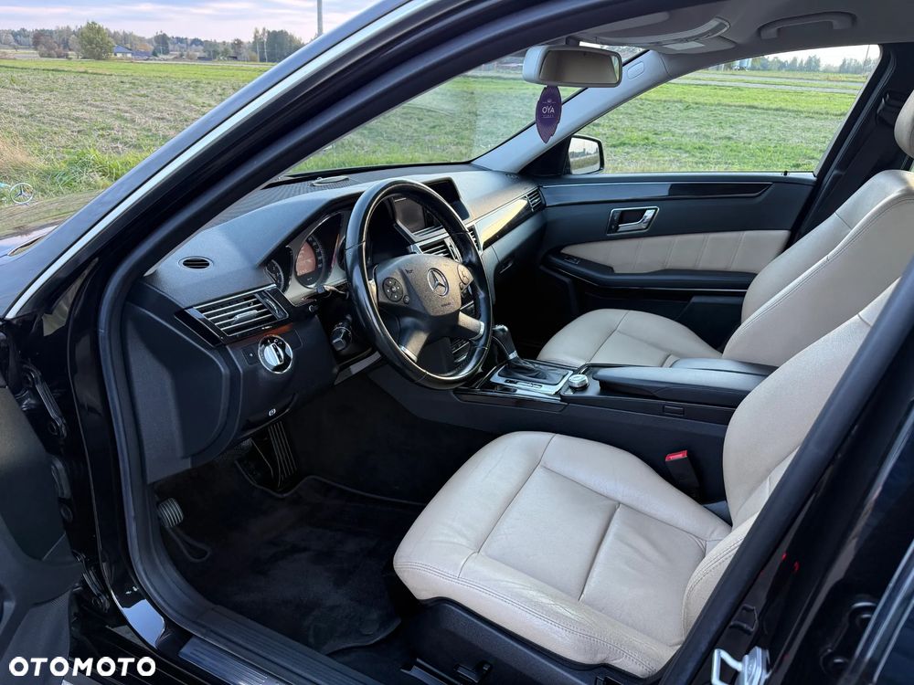 Mercedes-Benz Klasa E 250 T BlueEFFICIENCY 7G-TRONIC Avantgarde - 9