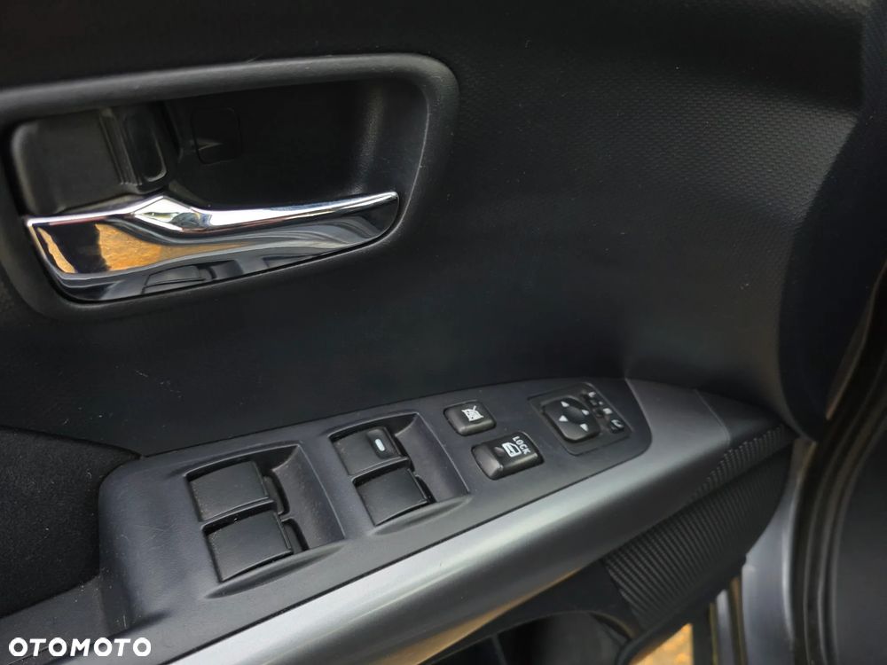 Mitsubishi Outlander - 14