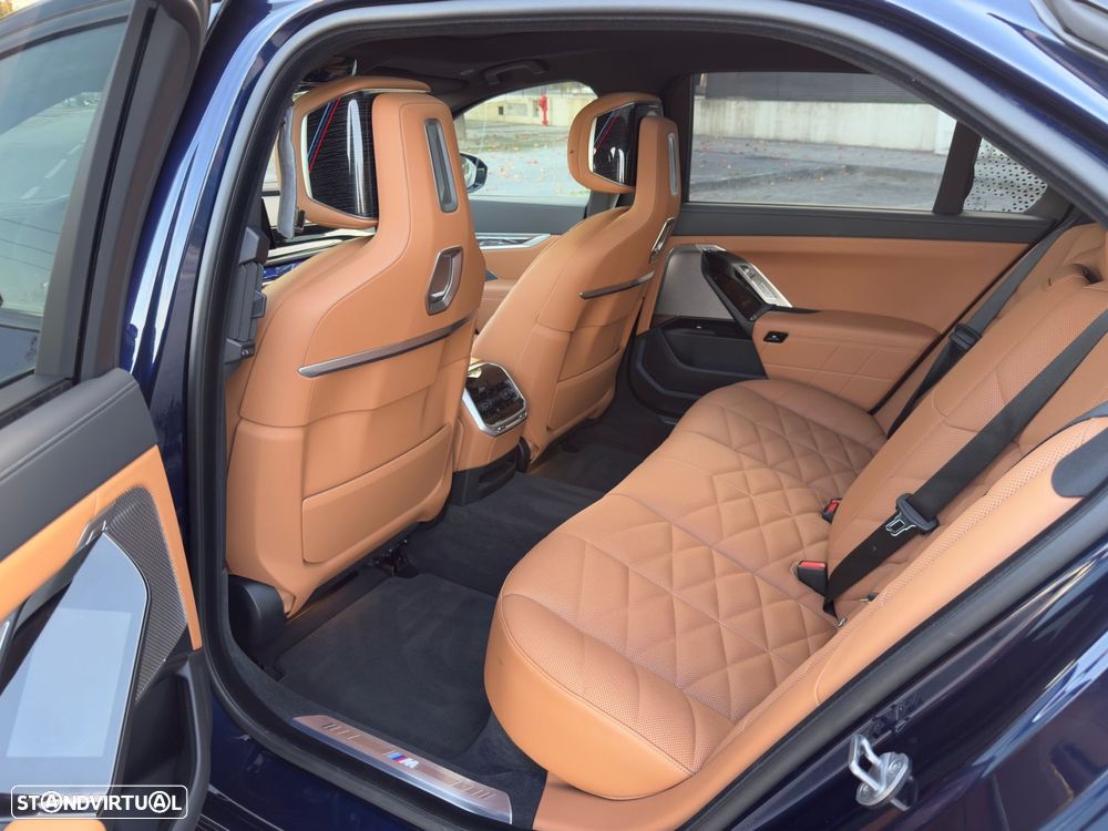 BMW 750 - 23